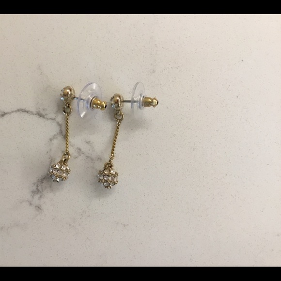 Monet bridal collection drop earrings. - Picture 2 of 3